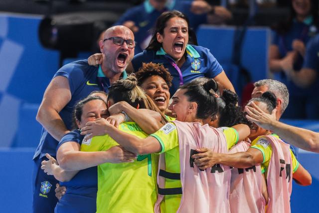 (251207) -- PASIG CITY, Dec. 7, 2025 (Xinhua) -- Members of Brazil celebrate after scoring a goal during the final match between Brazil and Portugal at the FIFA Futsal Women's World Cup 2025 in Pasig City, the Philippines, Dec. 7, 2025. (Xinhua/Rouelle Umali)
