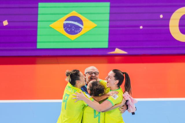 (251207) -- PASIG CITY, Dec. 7, 2025 (Xinhua) -- Members of Brazil celebrate after the final match between Brazil and Portugal at the FIFA Futsal Women's World Cup 2025 in Pasig City, the Philippines, Dec. 7, 2025. (Xinhua/Rouelle Umali)