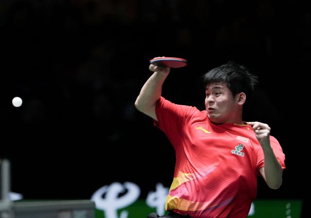 (251207) -- CHENGDU, Dec. 7, 2025 (Xinhua) -- Lin Shidong of China competes in the men's singles match against Harimoto Tomokazu of Japan during the final match between China and Japan at the ITTF Mixed Team World Cup 2025 in Chengdu, southwest China's Sichuan Province, Dec. 7, 2025. (Xinhua/Wang Ying)