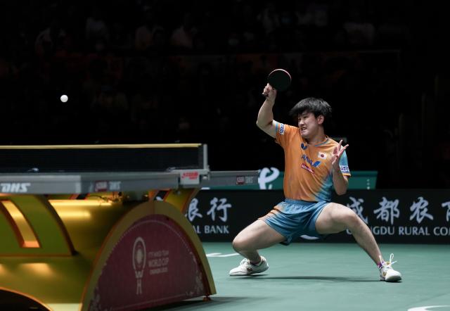 (251207) -- CHENGDU, Dec. 7, 2025 (Xinhua) -- Harimoto Tomokazu of Japan competes in the men's singles match against Lin Shidong of China during the final match between China and Japan at the ITTF Mixed Team World Cup 2025 in Chengdu, southwest China's Sichuan Province, Dec. 7, 2025. (Xinhua/Wang Ying)
