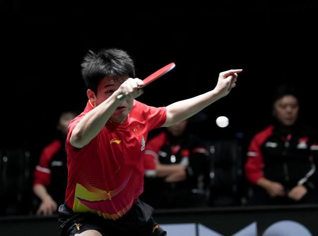 (251207) -- CHENGDU, Dec. 7, 2025 (Xinhua) -- Lin Shidong of China competes in the men's singles match against Harimoto Tomokazu of Japan during the final match between China and Japan at the ITTF Mixed Team World Cup 2025 in Chengdu, southwest China's Sichuan Province, Dec. 7, 2025. (Xinhua/Wang Ying)