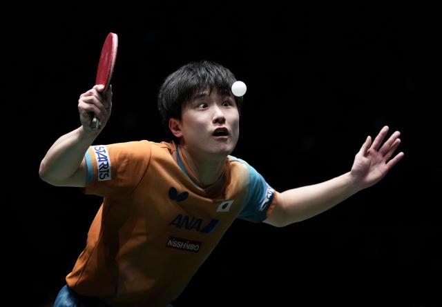 (251207) -- CHENGDU, Dec. 7, 2025 (Xinhua) -- Harimoto Tomokazu of Japan competes in the men's singles match against Lin Shidong of China during the final match between China and Japan at the ITTF Mixed Team World Cup 2025 in Chengdu, southwest China's Sichuan Province, Dec. 7, 2025. (Xinhua/Wang Ying)