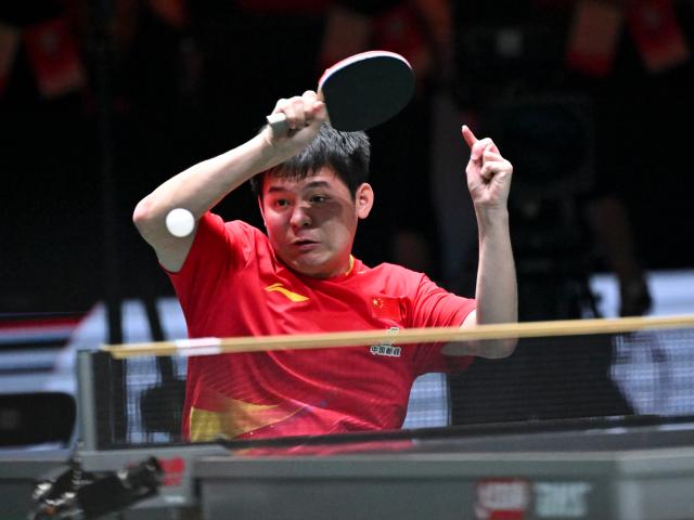 (251207) -- CHENGDU, Dec. 7, 2025 (Xinhua) -- Lin Shidong of China competes in the men's singles match against Harimoto Tomokazu of Japan during the final match between China and Japan at the ITTF Mixed Team World Cup 2025 in Chengdu, southwest China's Sichuan Province, Dec. 7, 2025. (Xinhua/Xu Bingjie)