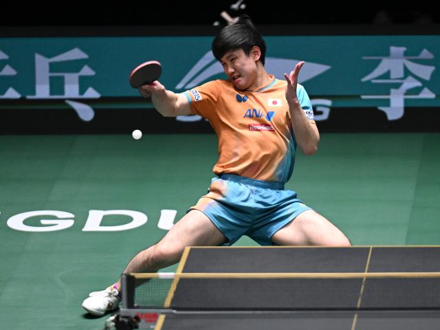 (251207) -- CHENGDU, Dec. 7, 2025 (Xinhua) -- Harimoto Tomokazu of Japan competes in the men's singles match against Lin Shidong of China during the final match between China and Japan at the ITTF Mixed Team World Cup 2025 in Chengdu, southwest China's Sichuan Province, Dec. 7, 2025. (Xinhua/Xu Bingjie)