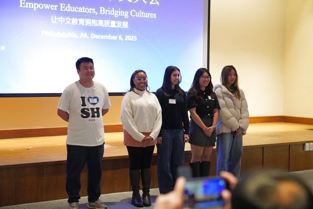 (251208) -- PHILADELPHIA, Dec. 8, 2025 (Xinhua) -- Student representatives attend the Pennsylvania Chinese Language Conference at Saint Joseph's University in Philadelphia, the United States, Dec. 6, 2025.
  Educators and students gathered here on Saturday at Saint Joseph's University to share experiences in Chinese-language teaching and learning.
   TO GO WITH "Feature: Pennsylvania educators discuss challenges in Chinese-language learning" (Xinhua/Zhang Fengguo)