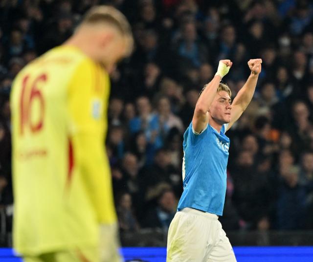 (251208) -- NAPLES, Dec. 8, 2025 (Xinhua) -- Napoli's Rasmus Hojlund (R) celebrates his second goal during a Serie A football match between Napoli and Juventus in Naples, Italy, Dec. 7, 2025. (Photo by Alberto Lingria/Xinhua)