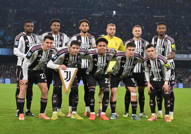 (251208) -- NAPLES, Dec. 8, 2025 (Xinhua) -- Juventus' starting players pose for a photo before a Serie A football match between Napoli and Juventus in Naples, Italy, Dec. 7, 2025. (Photo by Alberto Lingria/Xinhua)