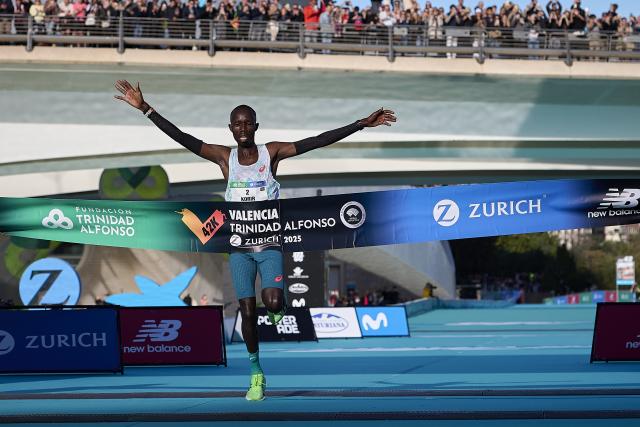 (251208) -- VALENCIA, Dec. 8, 2025 (Xinhua) -- Jhon Korir of Kenya crosses the finish line during the 2025 Valencia Marathon Trinidad Alfonso in Valencia, Spain, Dec. 7, 2025. (Xinhua)