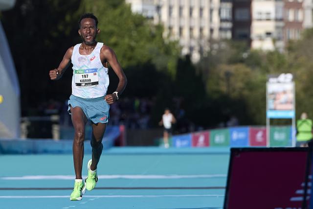 (251208) -- VALENCIA, Dec. 8, 2025 (Xinhua) -- Awet Kibrab of Norway crosses the finish line during the 2025 Valencia Marathon Trinidad Alfonso in Valencia, Spain, Dec. 7, 2025. (Xinhua)