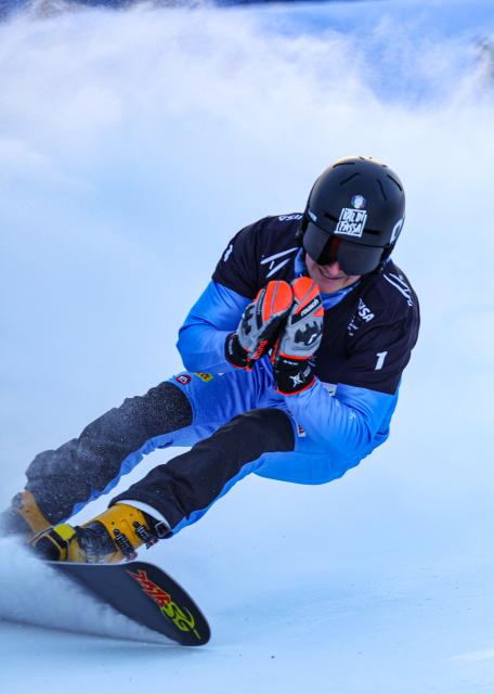 (251208) -- CHIFENG, Dec. 8, 2025 (Xinhua) -- Mirko Felicetti of Italy celebrates after the big final of the men's parallel giant slalom at the FIS Snowboard Alpine World Cup at the Mylin Valley Ski Resort in Chifeng, north China's Inner Mongolia Autonomous Region, on Dec. 7, 2025. (Photo by Kang Wenkui/Xinhua)