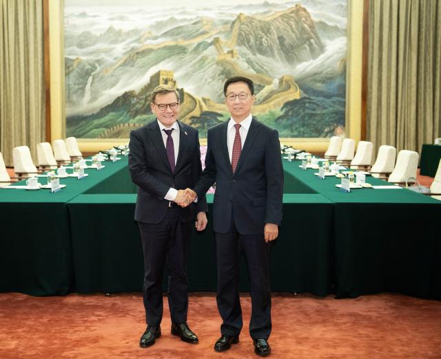 (251208) -- BEIJING, Dec. 8, 2025 (Xinhua) -- Chinese Vice President Han Zheng meets with visiting German Foreign Minister Johann Wadephul in Beijing, capital of China, Dec. 8, 2025. (Xinhua/Li Tao)