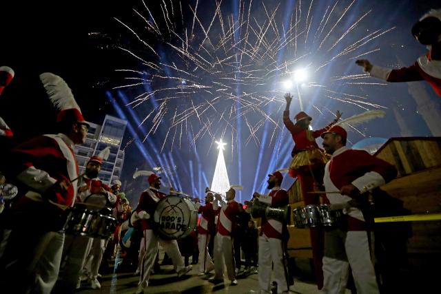(251208) -- BEIRUT, Dec. 8, 2025 (Xinhua) -- People enjoy the festive atmosphere for the upcoming Christmas at Martyrs' Square in downtown Beirut, Lebanon, Dec. 7, 2025. (Xinhua/Bilal Jawich)