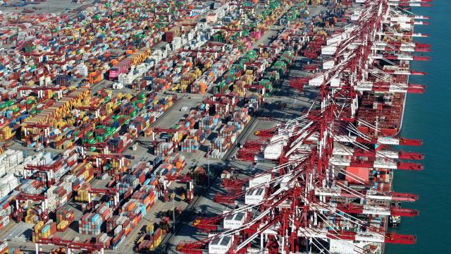 (251208) -- QINGDAO, Dec. 8, 2025 (Xinhua) -- An aerial drone photo taken on Dec. 8, 2025 shows a view of Qingdao Port in Qingdao, east China's Shandong Province. The cargo throughput of Qingdao Port in 2025 surpassed 700 million tonnes on Monday, reaching this milestone 15 days earlier compared to 2024.
   Qingdao Port has continuously expanded its international logistics network, with nearly 240 routes connecting over 700 ports in over 180 countries and regions worldwide. (Xinhua/Li Ziheng)