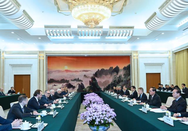 (251208) -- BEIJING, Dec. 8, 2025 (Xinhua) -- Wang Huning, a member of the Standing Committee of the Political Bureau of the Communist Party of China Central Committee and chairman of the National Committee of the Chinese People's Political Consultative Conference, meets with a delegation of A Just Russia party led by Sergey Mironov, head of the party, in Beijing, capital of China, Dec. 8, 2025. (Xinhua/Rao Aimin)