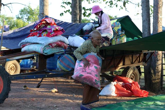 (251208) -- SIEM REAP, Dec. 8, 2025 (Xinhua) -- Cambodian evacuees are pictured at a shelter in Siem Reap province, Cambodia on Dec. 8, 2025. Cambodian Information Minister Neth Pheaktra said on Monday that four Cambodian civilians have been killed in a Cambodia-Thailand border conflict and nine others were wounded, as tens of thousands of people have fled their homes near the border for safe shelters. (Agence Kampuchea Presse/Handout via Xinhua)