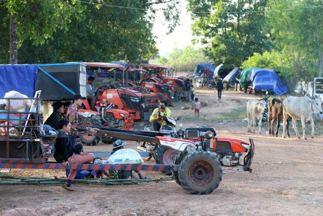 (251208) -- SIEM REAP, Dec. 8, 2025 (Xinhua) -- Cambodian evacuees are pictured at a shelter in Siem Reap province, Cambodia on Dec. 8, 2025. Cambodian Information Minister Neth Pheaktra said on Monday that four Cambodian civilians have been killed in a Cambodia-Thailand border conflict and nine others were wounded, as tens of thousands of people have fled their homes near the border for safe shelters. (Agence Kampuchea Presse/Handout via Xinhua)