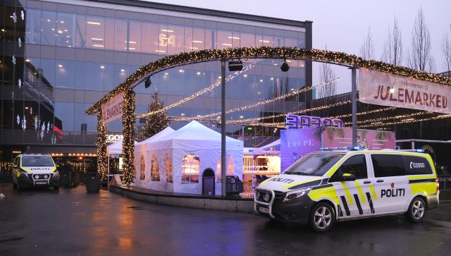 (251208) -- OSLO, Dec. 8, 2025 (Xinhua) -- Two police vehicles are seen outside Storo Storsenter in Oslo, Norway, on Dec. 8, 2025. A 19-year-old man was arrested after firing a shot inside a shopping center in the Norwegian capital of Oslo on Monday morning, police confirmed. No injuries were reported in the incident.
   The shooting occurred at Storo Storsenter, one of Oslo's largest shopping malls. According to the police, the suspect entered the building and fired a single shot from a shotgun into the ceiling. (Photo by Chen Yaqin/Xinhua)