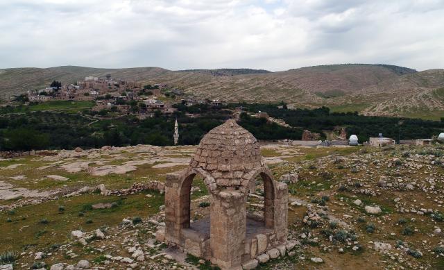 (251208) -- MARDIN, Dec. 8, 2025 (Xinhua) -- A drone photo taken on Dec. 7, 2025 shows a view of the village of Dereici, an old Syriac village of the district of Savur, Mardin province, Türkiye. TO GO WITH "Interview: Türkiye's historic province of Mardin seeks closer tourism, cultural ties with China, governor says" (Mustafa Kaya/Handout via Xinhua)