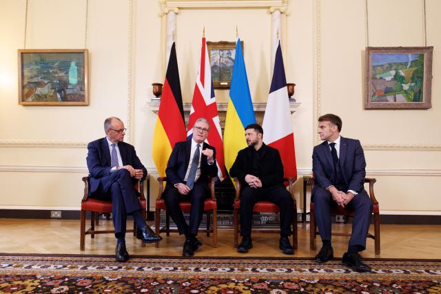(251208) -- LONDON, Dec. 8, 2025 (Xinhua) -- British Prime Minister Keir Starmer (2nd L), Ukrainian President Volodymyr Zelensky (2nd R), French President Emmanuel Macron (1st R) and German Chancellor Friedrich Merz make remarks as they meet in 10 Downing Street in London, Britain, Dec. 8, 2025. (Lauren Hurley/No. 10 Downing Street/Handout via Xinhua)