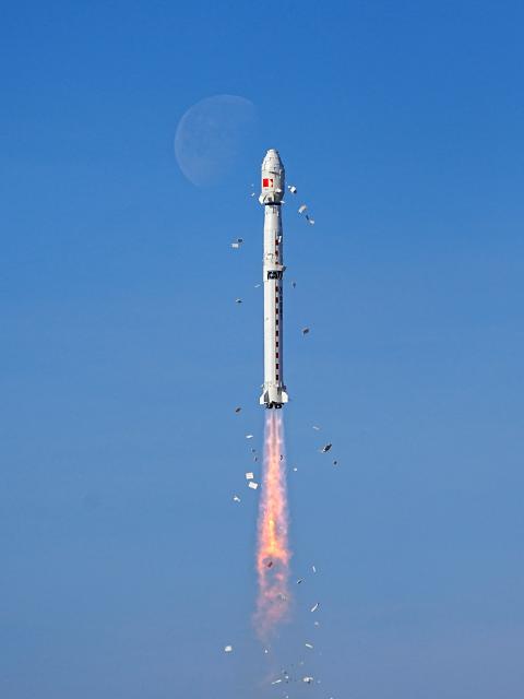 (251209) -- JIUQUAN, Dec. 9, 2025 (Xinhua) -- A Long March-4B carrier rocket carrying the Yaogan-47 remote sensing satellite blasts off from the Jiuquan Satellite Launch Center in northwest China, Dec. 9, 2025.
  The satellite was lifted off at 11:41 a.m. (Beijing Time) and has entered the preset orbit successfully. (Photo by Li Yunxi/Xinhua)