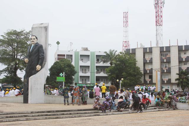(251209) -- COTONOU, Dec. 9, 2025 (Xinhua) -- People gather to express their support for Beninese President Patrice Talon at Place Bulgarie in Cotonou, the economic capital of Benin, Dec. 8, 2025.
  Benin's government said on Sunday that an attempted military mutiny had been foiled in Cotonou, the country's economic capital and largest city, after armed soldiers briefly took over state television to declare President Patrice Talon was removed from office.
  The Presidency said the president is safe and that government forces have regained control of the situation. (Photo by Seraphin Zounyekpe/Xinhua)