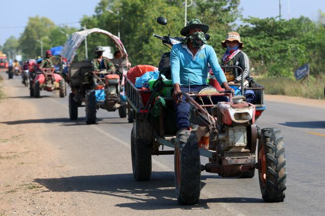 (251209) -- SIEM REAP, Dec. 9, 2025 (Xinhua) -- Cambodian villagers flee their homes near the Cambodia-Thailand border for a safe shelter in Siem Reap province, Cambodia, on Dec. 9, 2025. Cambodian Senate President Samdech Techo Hun Sen said on Tuesday that Cambodian soldiers have launched counterattacks against Thai soldiers after more than 24 hours of non-retaliation.
   Meanwhile, two more Thai soldiers were killed Tuesday in the border dispute, lifting the soldier death toll to three in the renewed conflict, according to the Thai army. (Agence Kampuchea Presse/Handout via Xinhua)