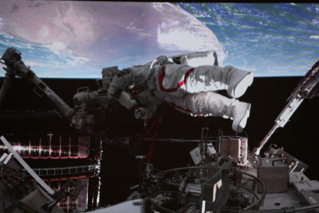 (251209) -- BEIJING, Dec. 9, 2025 (Xinhua) -- This screen image captured at Beijing Aerospace Control Center on Dec. 9, 2025 shows Shenzhou-21 astronaut Zhang Lu performing extravehicular activities outside China's orbiting space station. The Shenzhou-21 crew aboard China's orbiting space station completed their mission's first series of extravehicular activities on Tuesday, according to the China Manned Space Agency (CMSA).
   The astronaut trio -- Zhang Lu, Wu Fei and Zhang Hongzhang -- worked for approximately eight hours and completed their tasks at 6:45 p.m. (Beijing Time), assisted by the space station's robotic arm and a team on Earth. Wu Fei is the youngest Chinese astronaut to carry out an extravehicular mission to date. (Xinhua/Liu Yi)