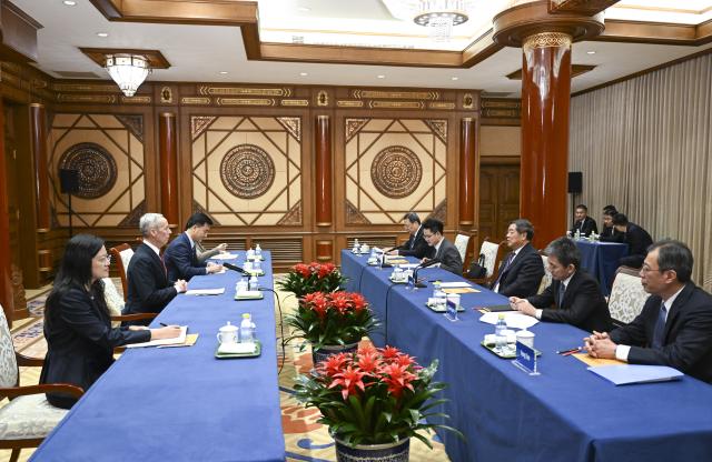(251209) -- BEIJING, Dec. 9, 2025 (Xinhua) -- Chinese Vice Premier He Lifeng, also a member of the Political Bureau of the Communist Party of China Central Committee, meets with Craig Allen, Senior Counselor at the Cohen Group, in Beijing, capital of China, Dec. 9, 2025. (Xinhua/Zhang Ling)