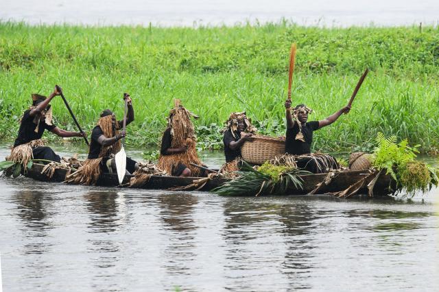 (251209) -- YAOUNDE, Dec. 9, 2025 (Xinhua) -- Devotees of Sawa culture carry a sacred vase during the Ngondo Festival in Douala, Cameroon, on Dec. 7, 2025. Thousands recently gathered along the banks of the Wouri River in Cameroon's commercial hub, Douala, to witness the Ngondo Festival, as the Sawa community's iconic river ritual marked its first anniversary as a globally renowned intangible cultural heritage. (Xinhua/Kepseu)
