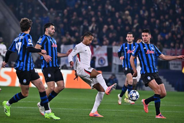 (251210) -- BERGAMO, Dec. 10, 2025 (Xinhua) -- Chelsea's Joao Pedro (C) vies with Atalanta's Lorenzo Bernasconi(1st L), Sead Kolasinac (2nd L) and Berat Djimsiti during the UEFA Champions League match between Atalanta and Chelsea in Bergamo, Italy, Dec. 9, 2025. (Xinhua)