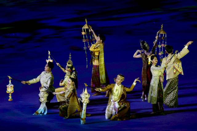 (251210) -- BANGKOK, Dec. 10, 2025 (Xinhua) -- Dancers perform during the opening ceremony of the 33rd Southeast Asian Games in Bangkok, Thailand, Dec. 9, 2025. The 33rd Southeast Asian (SEA) Games officially commenced in Bangkok on Tuesday. (Xinhua/Pool)