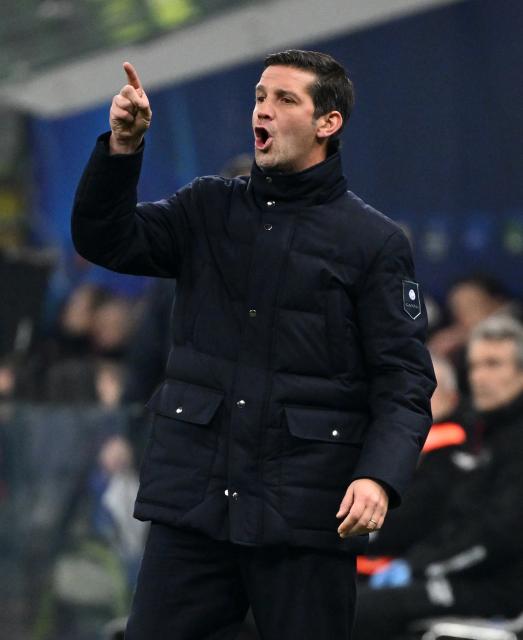 (251210) -- MILAN, Dec. 10, 2025 (Xinhua) -- Inter Milan's head coach Cristian Chivu gestures during the UEFA Champions League between Inter Milan and Liverpool in Milan, Italy, Dec. 9, 2025. (Photo by Alberto Lingria/Xinhua)
