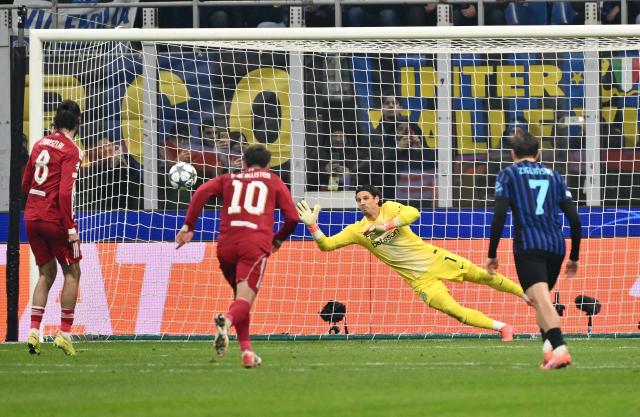 (251210) -- MILAN, Dec. 10, 2025 (Xinhua) -- Liverpool's Dominik Szoboszlai (1st L) scores penalty goal during the UEFA Champions League between Inter Milan and Liverpool in Milan, Italy, Dec. 9, 2025. (Photo by Alberto Lingria/Xinhua)