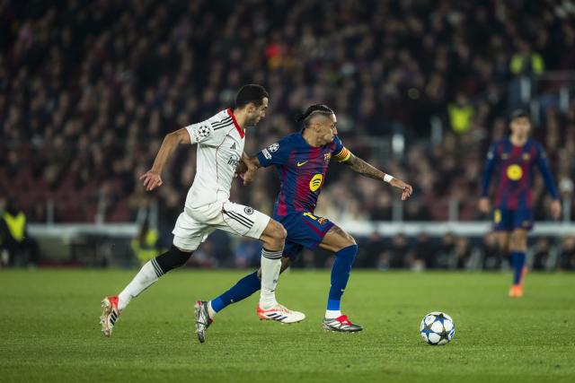 (251210) -- BARCELONA, Dec. 10, 2025 (Xinhua) -- FC Barcelona's Raphinha (R, front) competes with Eintracht Frankfurt's Ellyes Skhiri during the UEFA Champions League football match between FC Barcelona and Eintracht Frankfurt in Barcelona, Spain, Dec. 9, 2025. (Photo by Joan Gosa/Xinhua)