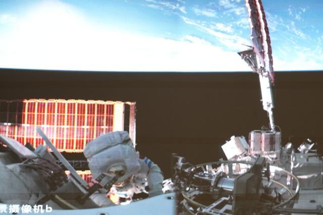 (251210) -- BEIJING, Dec. 10, 2025 (Xinhua) -- This screen image captured at Beijing Aerospace Control Center on Dec. 9, 2025 shows Shenzhou-21 astronaut Wu Fei performing extravehicular activities outside China's orbiting space station. The Shenzhou-21 crew aboard China's orbiting space station completed their mission's first series of extravehicular activities on Tuesday, according to the China Manned Space Agency (CMSA).
   The astronaut trio -- Zhang Lu, Wu Fei and Zhang Hongzhang -- worked for approximately eight hours and completed their tasks at 6:45 p.m. (Beijing Time), assisted by the space station's robotic arm and a team on Earth. Wu Fei is the youngest Chinese astronaut to carry out an extravehicular mission to date. (Xinhua/Liu Yi)