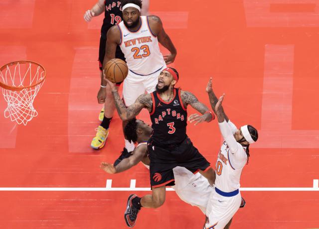 (251210) -- TORONTO, Dec. 10, 2025 (Xinhua) -- Brandon Ingram (C) of Toronto Raptors goes for a layup during the 2025-2026 NBA Cup quarterfinal match between Toronto Raptors and New York Knicks in Toronto, Canada, on Dec. 9, 2025. (Photo by Zou Zheng/Xinhua)