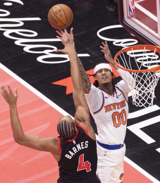 (251210) -- TORONTO, Dec. 10, 2025 (Xinhua) -- Jordan Clarkson (R) of New York Knicks shoots during the 2025-2026 NBA Cup quarterfinal match between Toronto Raptors and New York Knicks in Toronto, Canada, on Dec. 9, 2025. (Photo by Zou Zheng/Xinhua)