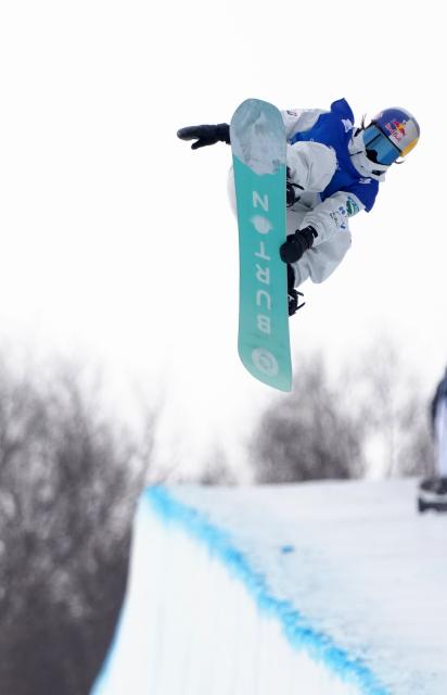 (251210) -- ZHANGJIAKOU, Dec. 10, 2025 (Xinhua) -- Ono Mitsuki of Japan competes during the women's snowboard halfpipe qualification of FIS Snowboard World Cup 2025 in Zhangjiakou, north China's Hebei Province, Dec. 10, 2025. (Xinhua/Wang Peng)