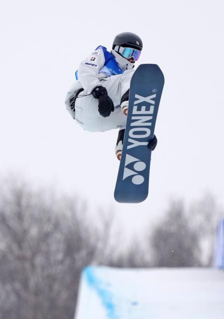 (251210) -- ZHANGJIAKOU, Dec. 10, 2025 (Xinhua) -- Totsuka Yuto of Japan competes during the men's snowboard halfpipe qualification of FIS Snowboard World Cup 2025 in Zhangjiakou, north China's Hebei Province, Dec. 10, 2025. (Xinhua/Wang Peng)