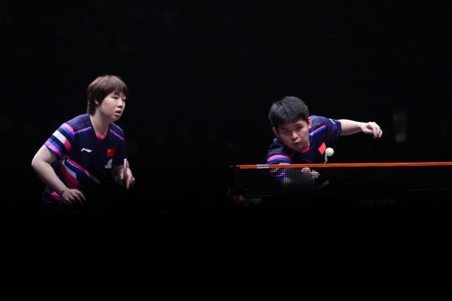 (251210) -- HONG KONG, Dec. 10, 2025 (Xinhua) -- Lin Shidong (R)/Kuai Man compete during the mixed doubles group 1 match between Lin Shidong/Kuai Man of China and Wong Chun Ting/Doo Hoi Kem of China's Hong Kong at the WTT Finals Hong Kong 2025 in Hong Kong, south China, Dec. 10, 2025. (Xinhua/Zhu Wei)