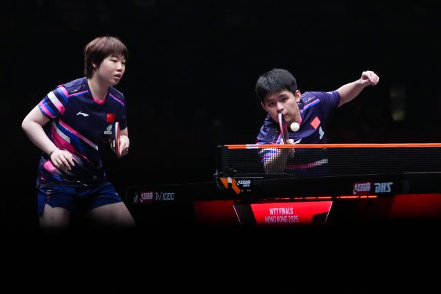 (251210) -- HONG KONG, Dec. 10, 2025 (Xinhua) -- Lin Shidong (R)/Kuai Man compete during the mixed doubles group 1 match between Lin Shidong/Kuai Man of China and Wong Chun Ting/Doo Hoi Kem of China's Hong Kong at the WTT Finals Hong Kong 2025 in Hong Kong, south China, Dec. 10, 2025. (Xinhua/Zhu Wei)