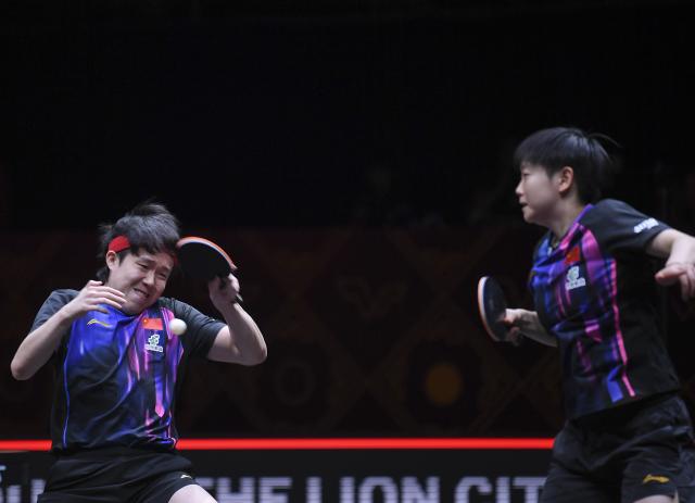 (251210) -- HONG KONG, Dec. 10, 2025 (Xinhua) -- Wang Chuqin (L)/Sun Yingsha compete during the mixed doubles group 1 match between Wang Chuqin/Sun Yingsha of China and Manush Shah/Diya Chitale of India at the WTT Finals Hong Kong 2025 in Hong Kong, south China, Dec. 10, 2025. (Xinhua/Chen Duo)