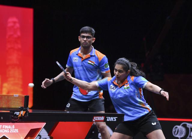 (251210) -- HONG KONG, Dec. 10, 2025 (Xinhua) -- Manush Shah/Diya Chitale (R) compete during the mixed doubles group 1 match between Wang Chuqin/Sun Yingsha of China and Manush Shah/Diya Chitale of India at the WTT Finals Hong Kong 2025 in Hong Kong, south China, Dec. 10, 2025. (Xinhua/Chen Duo)