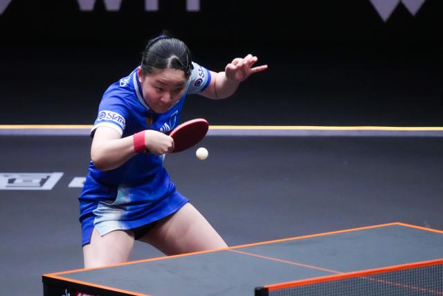 (251210) -- HONG KONG, Dec. 10, 2025 (Xinhua) -- Harimoto Miwa hits a return during the women's singles Round of 16 match between Wang Manyu of China and Harimoto Miwa of Japan at the WTT Finals Hong Kong 2025 in Hong Kong, south China, Dec. 10, 2025. (Xinhua/Zhu Wei)