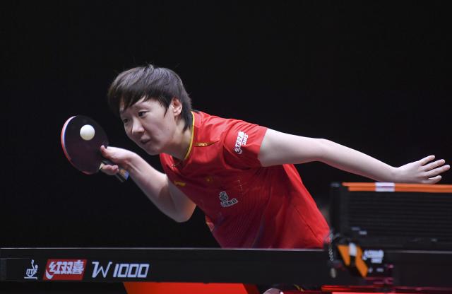 (251210) -- HONG KONG, Dec. 10, 2025 (Xinhua) -- Wang Manyu serves during the women's singles Round of 16 match between Wang Manyu of China and Harimoto Miwa of Japan at the WTT Finals Hong Kong 2025 in Hong Kong, south China, Dec. 10, 2025. (Xinhua/Chen Duo)