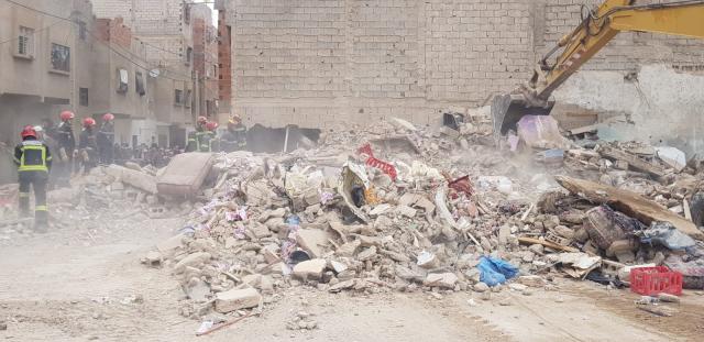 (251210) -- FES, Dec. 10, 2025 (Xinhua) -- Rescuers work at the site where two buildings collapsed in the city of Fes in Morocco, Dec. 10, 2025. At least 19 people were killed and 16 others injured when two buildings collapsed in the city of Fes in Morocco Tuesday night, the country's state news agency said. (Photo by Saouri Aissa/Xinhua)