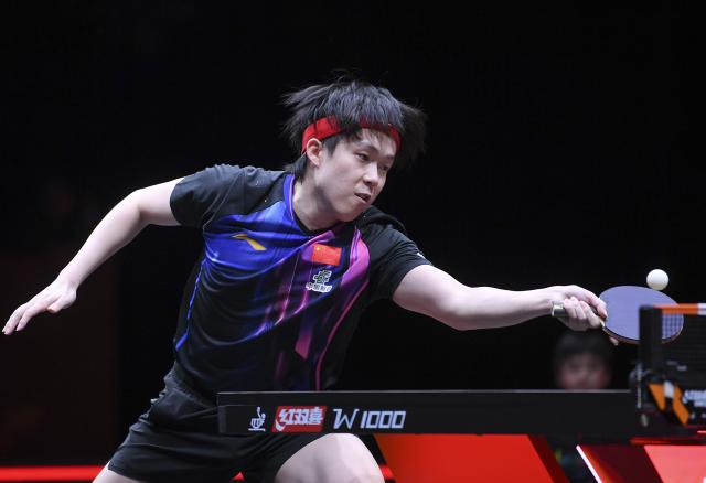 (251210) -- HONG KONG, Dec. 10, 2025 (Xinhua) -- Wang Chuqin hits a return during the men's singles round of 16 match between Wang Chuqin of China and Matsushima Sora of Japan at the WTT Finals Hong Kong 2025 in Hong Kong, south China, Dec. 10, 2025. (Xinhua/Chen Duo)