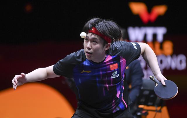 (251210) -- HONG KONG, Dec. 10, 2025 (Xinhua) -- Wang Chuqin serves during the men's singles round of 16 match between Wang Chuqin of China and Matsushima Sora of Japan at the WTT Finals Hong Kong 2025 in Hong Kong, south China, Dec. 10, 2025. (Xinhua/Chen Duo)