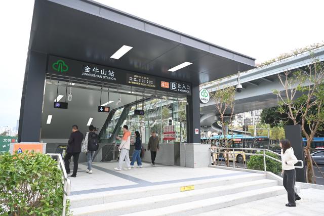 (251210) -- FUZHOU, Dec. 10, 2025 (Xinhua) -- This photo taken on Dec. 10, 2025 shows a station of Fuzhou Metro Line 4 in Fuzhou City, southeast China's Fujian Province. The Line 4 of Fuzhou Metro began operation on Wednesday. (Xinhua/Lin Shanchuan)