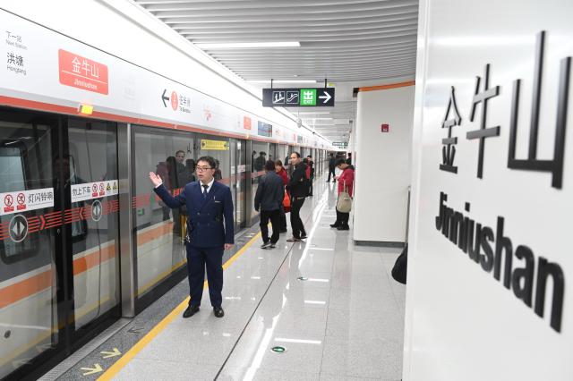 (251210) -- FUZHOU, Dec. 10, 2025 (Xinhua) -- Passengers are pictured at a station of Fuzhou Metro Line 4 in Fuzhou City, southeast China's Fujian Province, Dec. 10, 2025. The Line 4 of Fuzhou Metro began operation on Wednesday. (Xinhua/Lin Shanchuan)